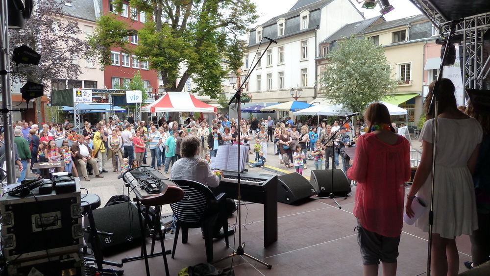 201105_NE/2011-05-20 17-37-04_NeiEttelbruck2011.JPG